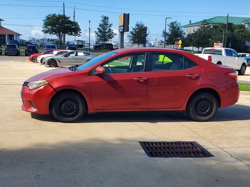 Used 2016 Toyota Corolla LE FWD image 2