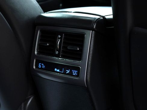 Used 2016 Hyundai Equus Signature image 16