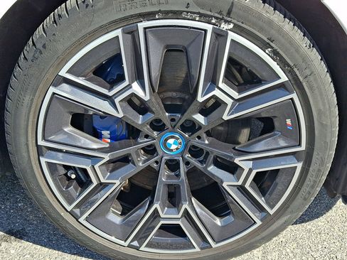 Certified 2025 BMW i5 xDrive40 w/ M Sport Package AWD/4WD image 8