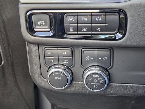 Used 2025 GMC Yukon XL Elevation AWD/4WD image 31