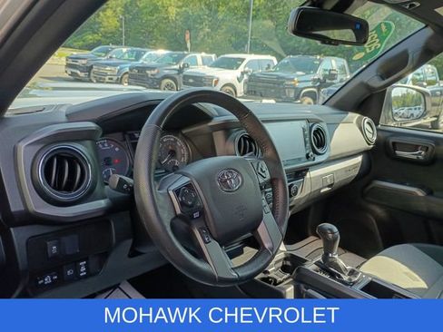 Used 2021 Toyota Tacoma TRD Sport w/ Technology Package AWD/4WD image 10