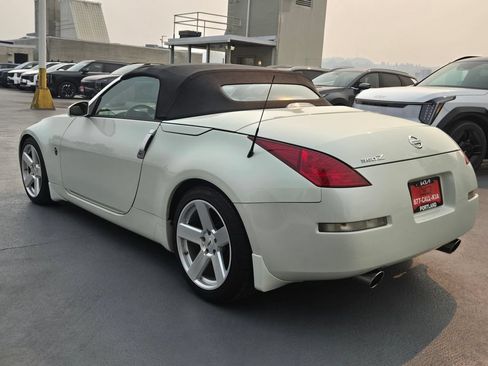 Used 2004 Nissan 350Z Touring RWD image 5