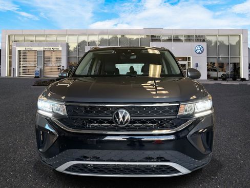 Used 2024 Volkswagen Taos SE image 2
