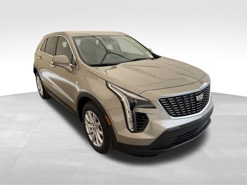 Used 2023 Cadillac XT4 Luxury w/ Driver Awareness Package FWD image 5
