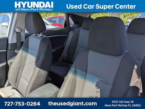 Used 2013 Hyundai Elantra GT FWD image 3