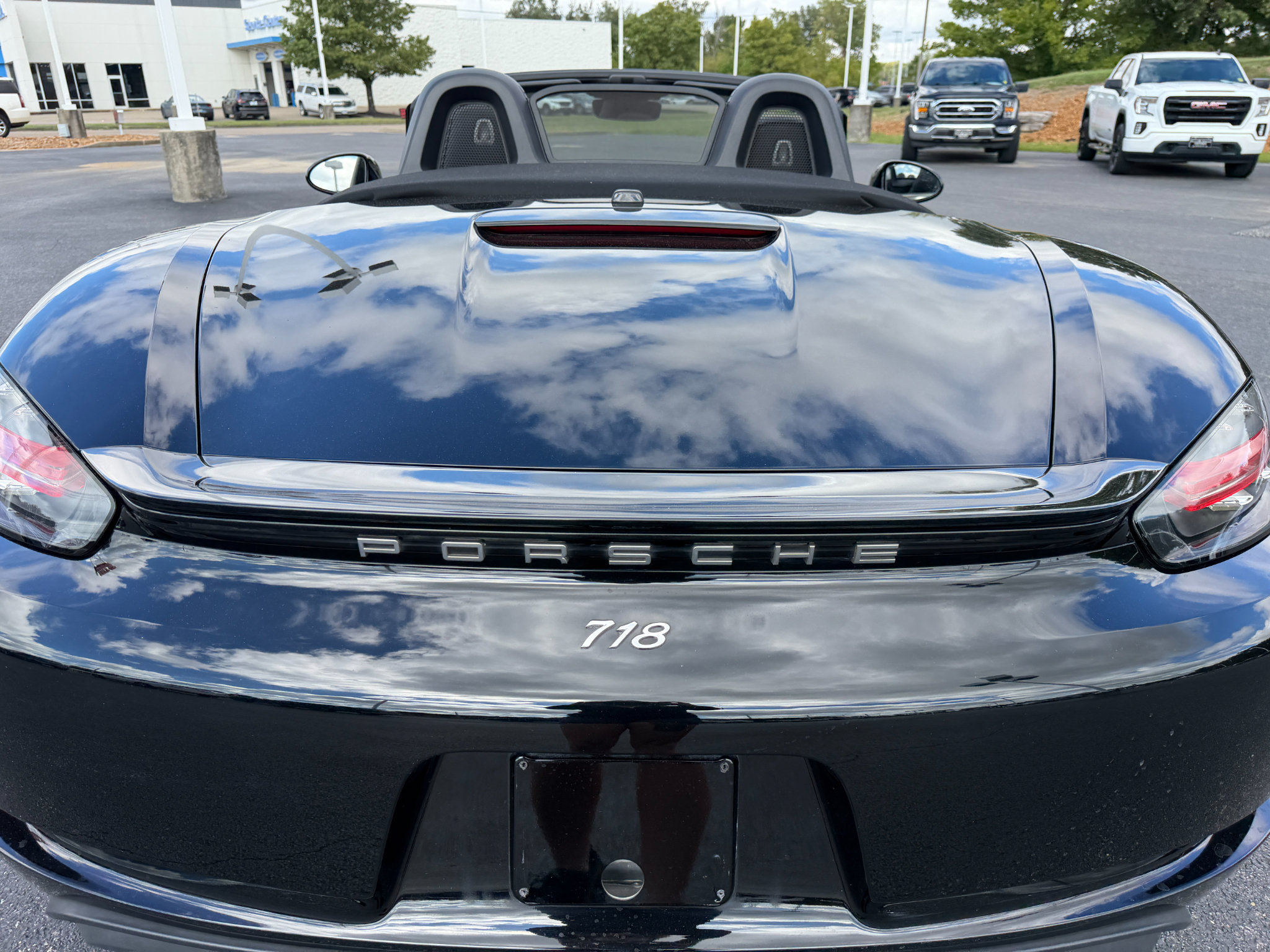 Used 2017 Porsche 718 Boxster RWD image 11