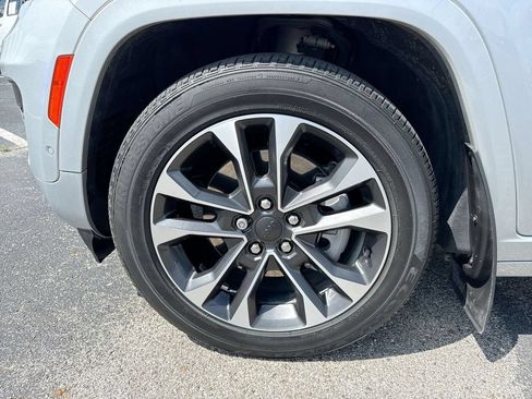 Used 2022 Jeep Grand Cherokee Overland w/ Advanced Protech Group III AWD/4WD image 10