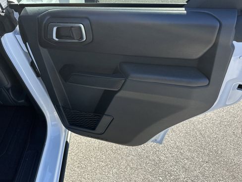 Used 2025 Ford Bronco Badlands image 17