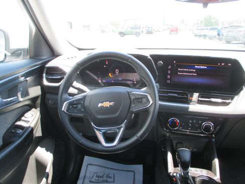 Used 2024 Chevrolet TrailBlazer LT w/ LT Cold Weather Package FWD image 12