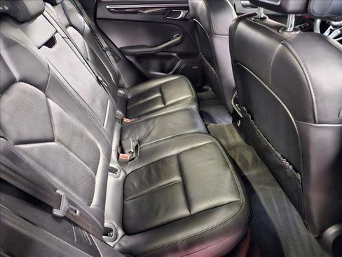 Used 2017 Porsche Macan S image 18