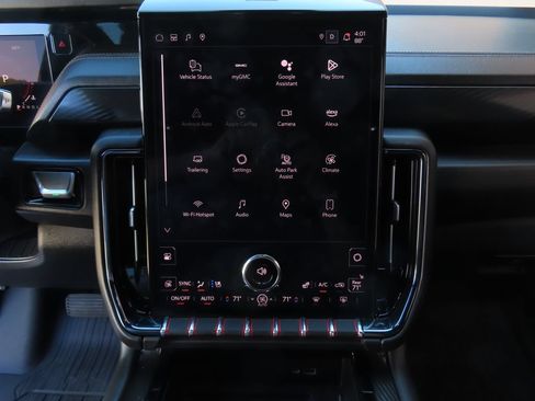 Used 2025 GMC Yukon AT4 AWD/4WD image 23