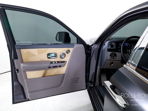 Used 2025 Rolls-Royce Phantom Sedan image 10