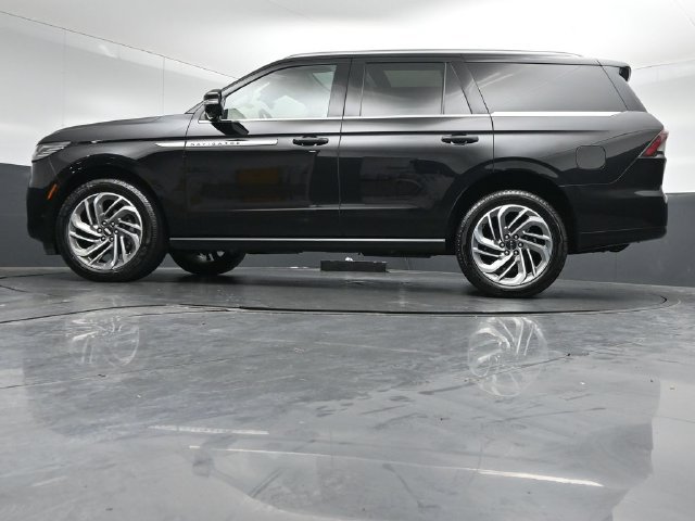 Certified 2025 Lincoln Navigator Reserve AWD/4WD image 42