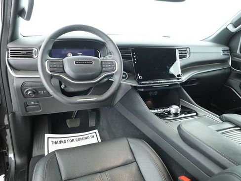 Used 2023 Jeep Wagoneer Series II w/ Premium Group I image 11