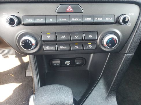Used 2022 Kia Sportage LX AWD/4WD image 16