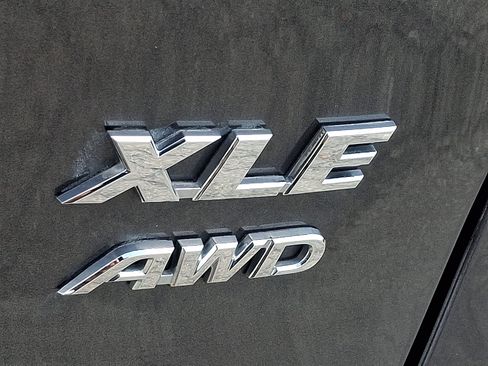 Used 2022 Toyota RAV4 XLE AWD/4WD image 30