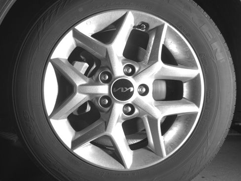 Used 2025 Kia Soul LX w/ LX Technology Package FWD image 12