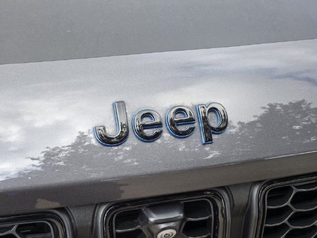 Certified 2022 Jeep Grand Cherokee Trailhawk AWD/4WD image 12