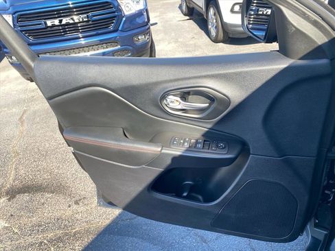 Used 2023 Jeep Cherokee Trailhawk AWD/4WD image 22