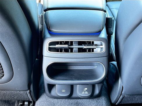 Used 2024 Genesis GV70 2.5T w/ Advanced Package image 32