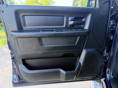 Used 2018 RAM 1500 Express AWD/4WD image 23