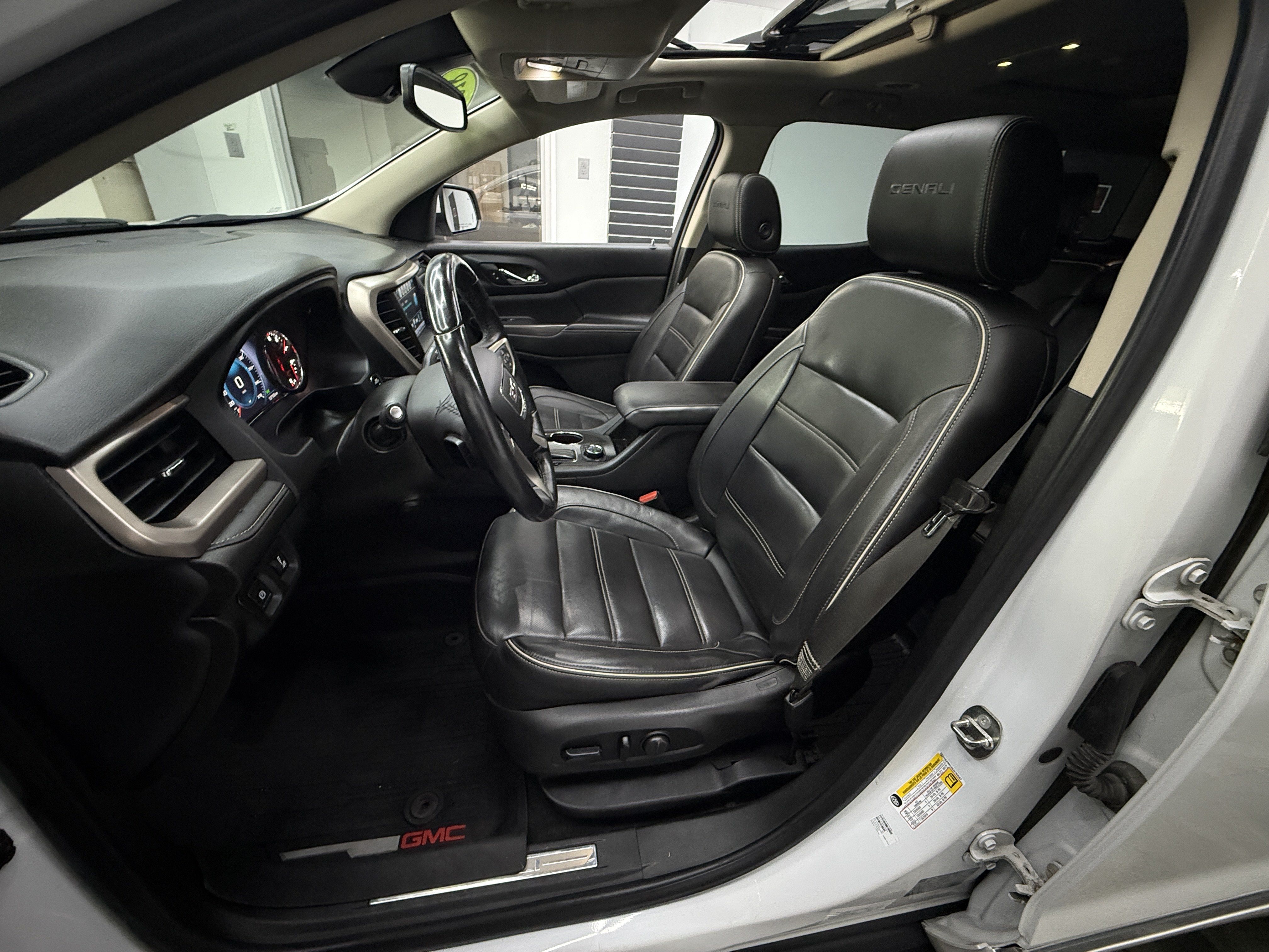 Used 2018 GMC Acadia Denali AWD/4WD image 11