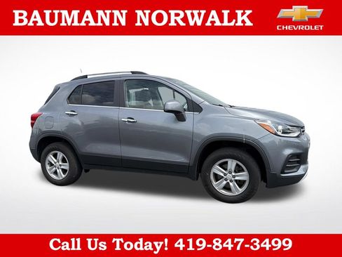 Used 2020 Chevrolet Trax LT w/ LT Convenience Package AWD/4WD image 16