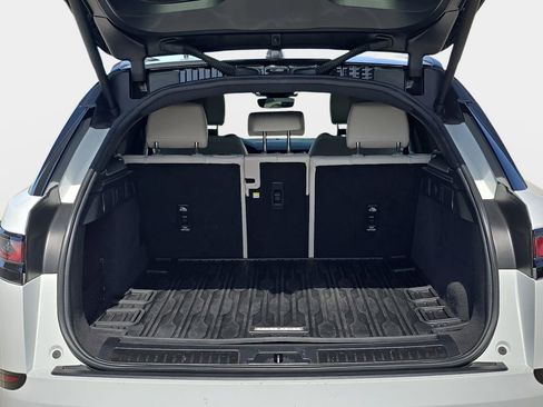 Certified 2022 Land Rover Range Rover Velar R-Dynamic S image 12