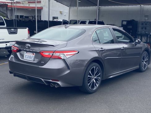 Certified 2020 Toyota Camry SE FWD image 3