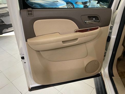 Used 2010 GMC Yukon XL SLT image 19