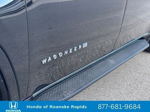 Used 2024 Jeep Wagoneer L Series II w/ Flexible Seating Group image 39