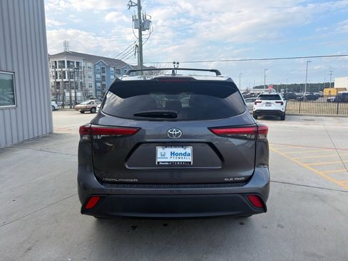 Used 2023 Toyota Highlander XLE image 6