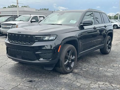Used 2024 Jeep Grand Cherokee Altitude AWD/4WD image 7