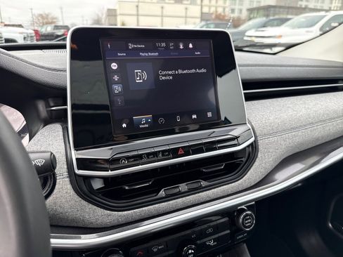 Used 2022 Jeep Compass Latitude w/ Sun and Sound Group image 17