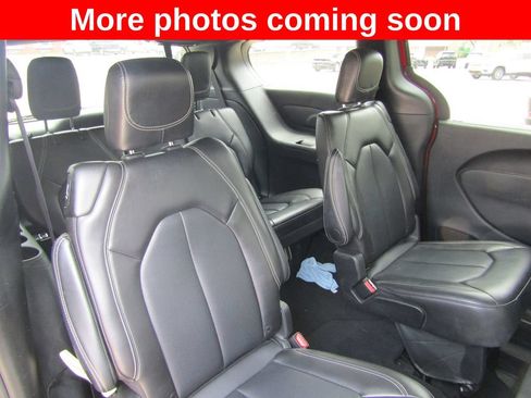 Used 2025 Chrysler Pacifica Select FWD image 14