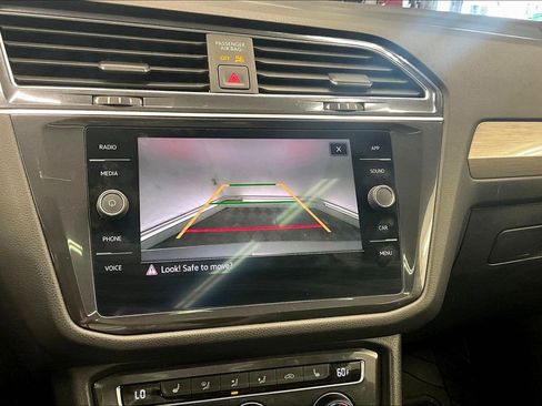 Used 2021 Volkswagen Tiguan SE image 20