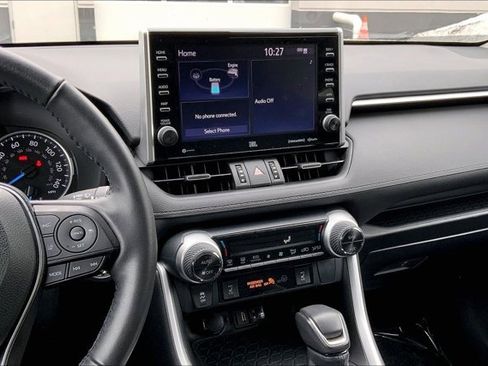 Used 2022 Toyota RAV4 XLE Premium image 5