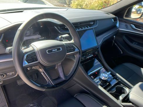 New 2025 Jeep Grand Cherokee L Overland w/ Advanced Protech Group III image 22