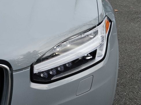 Certified 2024 Volvo XC90 B6 Plus image 9