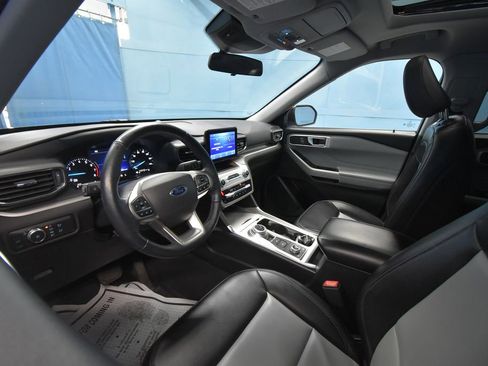 Used 2022 Ford Explorer XLT w/ Equipment Group 202A AWD/4WD image 2
