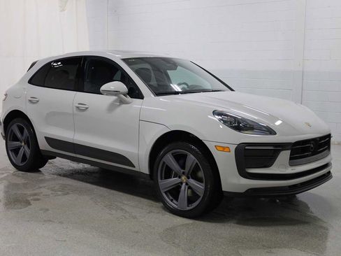 Certified 2025 Porsche Macan image 13