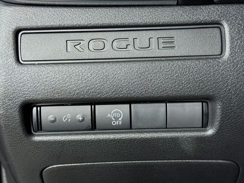 Used 2023 Nissan Rogue S AWD/4WD image 10