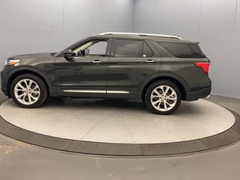 Used 2022 Ford Explorer Platinum w/ Equipment Group 601A AWD/4WD image 2