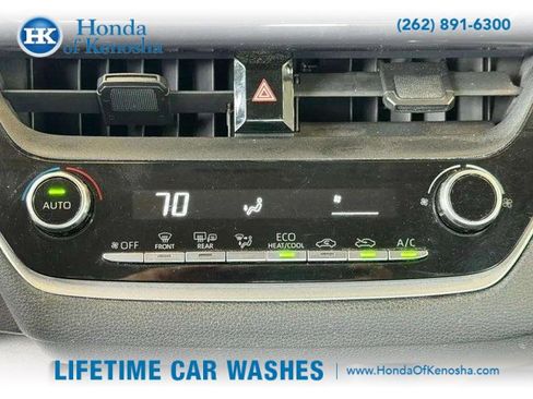 Used 2020 Toyota Corolla LE image 11