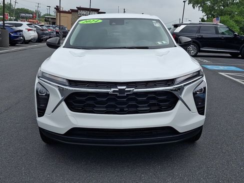 Used 2024 Chevrolet Trax LS FWD image 2