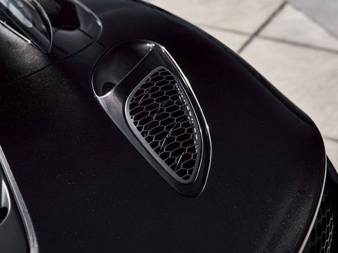 Used 2025 McLaren Artura Spider image 13