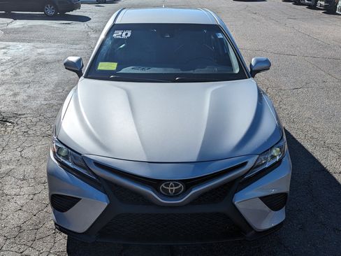Used 2020 Toyota Camry SE image 3