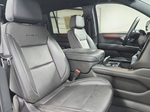 Used 2025 GMC Yukon XL Denali AWD/4WD image 46