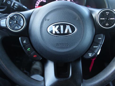 Used 2015 Kia Soul + image 14