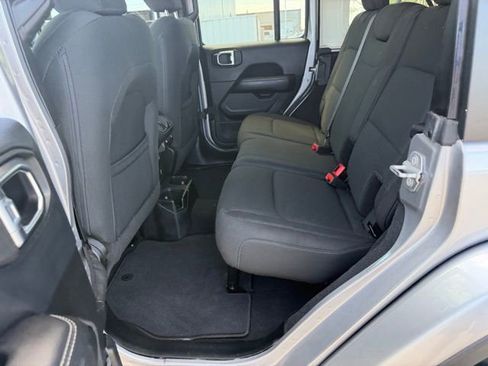 Used 2018 Jeep Wrangler Unlimited Sahara w/ Cold Weather Group AWD/4WD image 14
